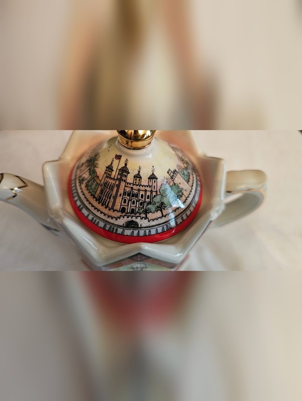Vintage 80s James Sadler Tower of London Teapot Personnel of the Tower - Picture 8 of 13